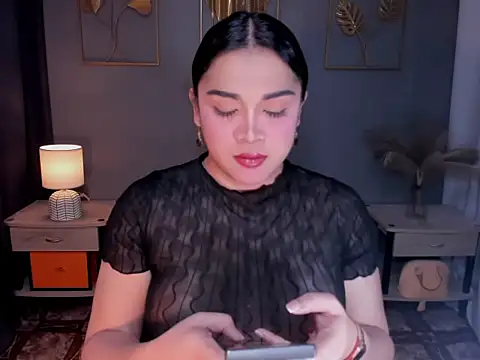 MaxeneCullens online show from 11-12-25, 03:29