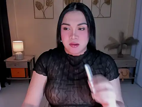 MaxeneCullens online show from 12-17-25, 02:39