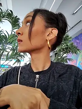 Leaberry online show from 11-18-25, 05:06