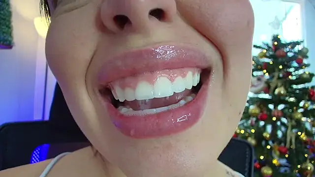 lisbet21x online show from 12-18-24, 06:35