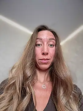 Snapshot of EvaCatt chatting on 07-10-26, 04:39 EvaCatt online show from 07-10-26, 04:39