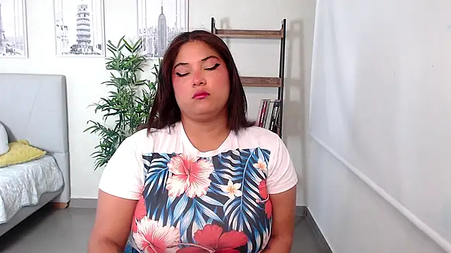 Snapshot of Kenya--Buhle chatting on 02-06-25, 11:10 Kenya--Buhle online show from 02-06-25, 11:10