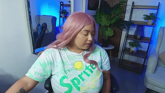 Snapshot of Kenya--Buhle chatting on 10-16-25, 06:09 Kenya--Buhle online show from 10-16-25, 06:09