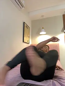 Snapshot of Kenya--Buhle chatting on 11-19-25, 06:41 Kenya--Buhle online show from 11-19-25, 06:41