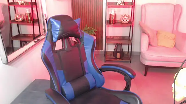 Snapshot of Kenya--Buhle chatting on 11-20-25, 06:18 Kenya--Buhle online show from 11-20-25, 06:18