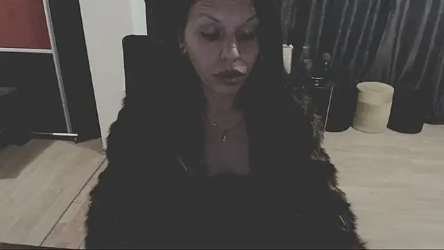 Snapshot of GoldenSasha chatting on 10-20-25, 10:49 GoldenSasha online show from 10-20-25, 10:49