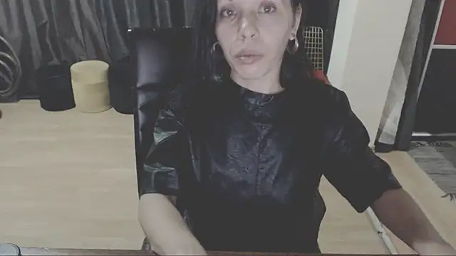 Snapshot of GoldenSasha chatting on 11-23-25, 01:49 GoldenSasha online show from 11-23-25, 01:49