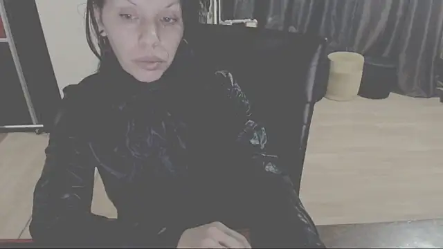 Snapshot of GoldenSasha chatting on 12-13-25, 10:48 GoldenSasha online show from 12-13-25, 10:48