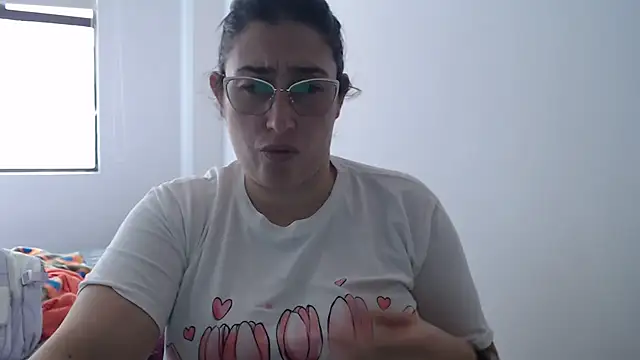 Snapshot of andreaisis2 chatting on 01-13-26, 05:18 andreaisis2 online show from 01-13-26, 05:18