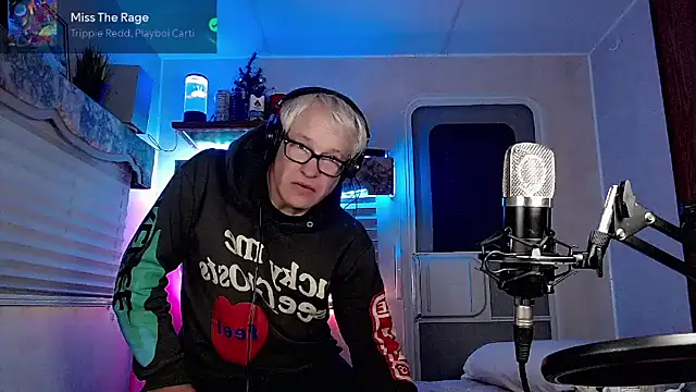 Snarfle82 online show from 03-11-25, 02:29