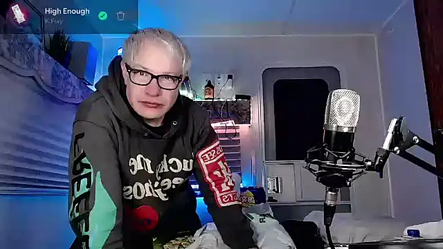 Snarfle82 online show from 03-12-25, 05:46