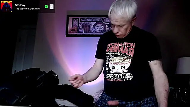 Snarfle82 online show from 11-06-25, 05:36