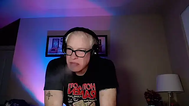 Snarfle82 online show from 11-09-25, 10:57