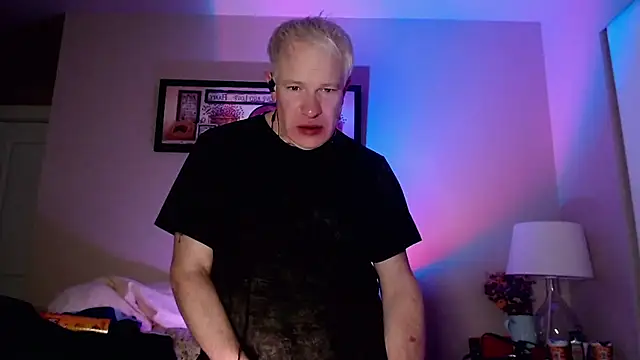 Snarfle82 online show from 11-29-25, 04:48