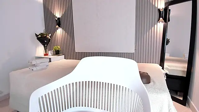 Zafiiraa online show from 10-30-25, 11:44