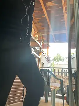 Snapshot of simoninside25 chatting on 10-12-25, 06:45 simoninside25 online show from 10-12-25, 06:45