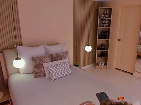 EricaCopola online show from 10-01-25, 02:28