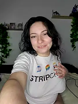 Snapshot of Moxxxie chatting on 02-21-25, 06:29 Moxxxie online show from 02-21-25, 06:29