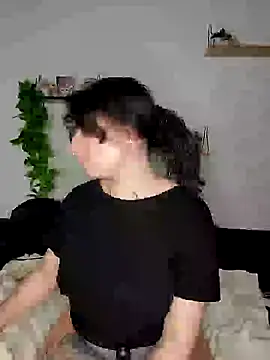 Snapshot of Moxxxie chatting on 02-25-25, 06:25 Moxxxie online show from 02-25-25, 06:25