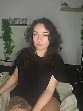 Snapshot of Moxxxie chatting on 02-26-25, 06:26 Moxxxie online show from 02-26-25, 06:26