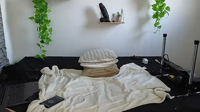 Snapshot of Moxxxie chatting on 03-03-25, 04:35 Moxxxie online show from 03-03-25, 04:35