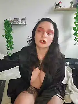 Snapshot of Moxxxie chatting on 03-09-25, 02:10 Moxxxie online show from 03-09-25, 02:10