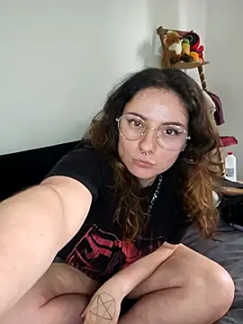 Snapshot of Moxxxie chatting on 09-23-25, 02:31 Moxxxie online show from 09-23-25, 02:31