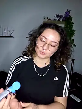 Snapshot of Moxxxie chatting on 09-29-25, 05:34 Moxxxie online show from 09-29-25, 05:34