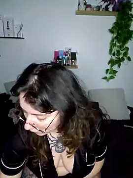 Snapshot of Moxxxie chatting on 10-21-25, 05:52 Moxxxie online show from 10-21-25, 05:52