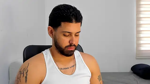 Justyn Torres online show from 10-24-25, 01:51