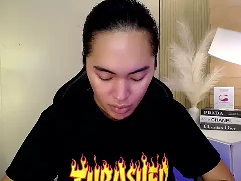 Snapshot of HeavenlyStar chatting on 12-11-24, 12:44 HeavenlyStar online show from 12-11-24, 12:44