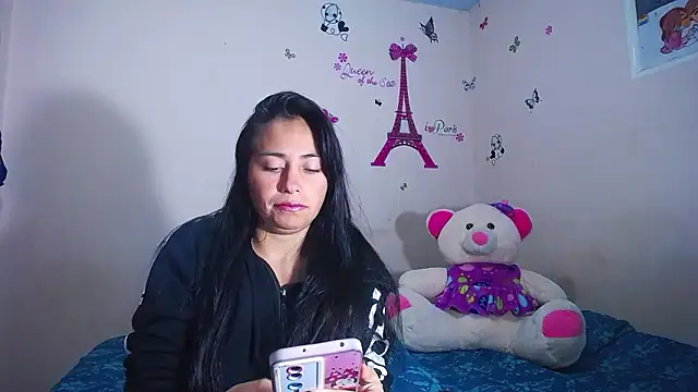 Snapshot of hanna_girl21 chatting on 01-11-26, 01:32 hanna girl21 online show from 01-11-26, 01:32