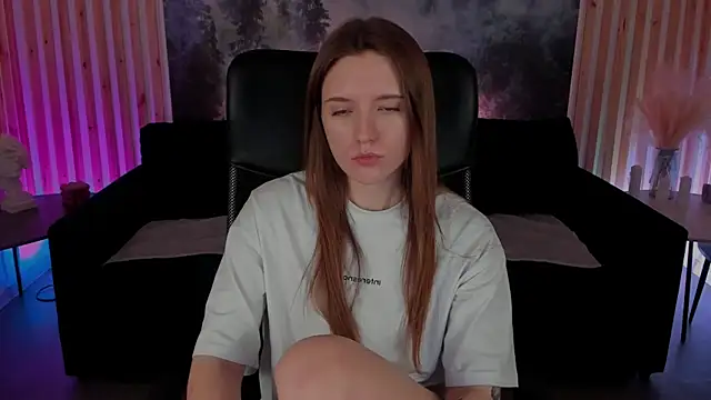 Snapshot of JennyDens chatting on 02-19-25, 08:33 JennyDens online show from 02-19-25, 08:33