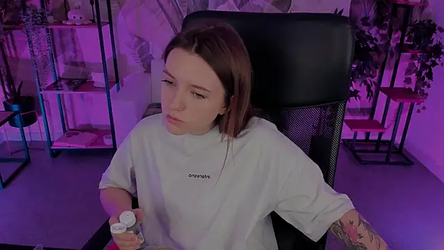 Snapshot of JennyDens chatting on 03-13-25, 02:27 JennyDens online show from 03-13-25, 02:27