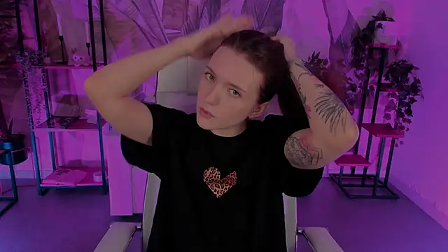 Snapshot of JennyDens chatting on 03-19-25, 05:52 JennyDens online show from 03-19-25, 05:52