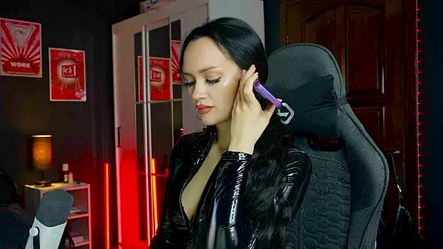 QueenAliss online show from 02-25-26, 06:12