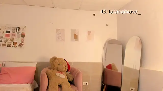 Snapshot of ValienteGirl_ chatting on 10-05-25, 03:05 ValienteGirl  online show from 10-05-25, 03:05