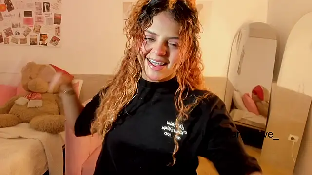 Snapshot of ValienteGirl_ chatting on 10-05-25, 07:34 ValienteGirl  online show from 10-05-25, 07:34