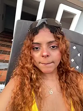 Snapshot of ValienteGirl_ chatting on 10-13-25, 10:32 ValienteGirl  online show from 10-13-25, 10:32