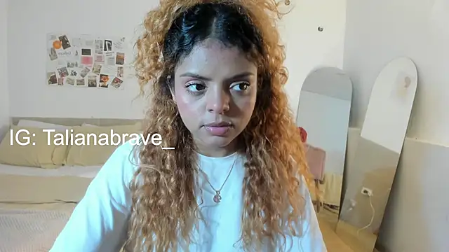 Snapshot of ValienteGirl_ chatting on 10-31-25, 02:56 ValienteGirl  online show from 10-31-25, 02:56