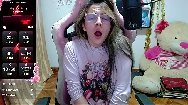 Maggie Fox3 online show from 01-11-25, 03:55