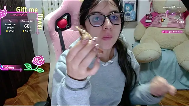 Maggie Fox3 online show from 09-14-25, 02:33