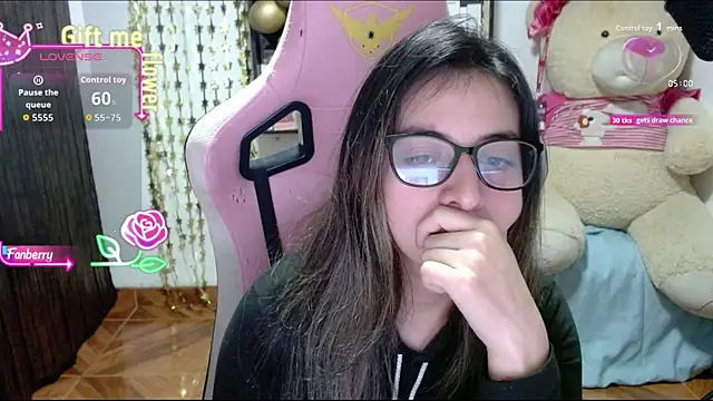 Maggie Fox3 online show from 10-03-25, 01:35