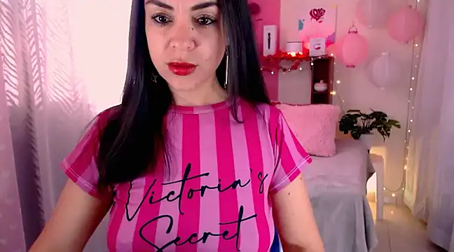 Snapshot of LATINGODDESS_X chatting on 03-18-25, 03:31 LATINGODDESS X online show from 03-18-25, 03:31