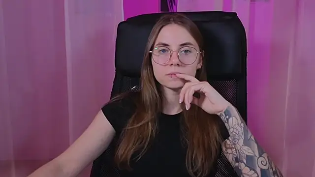  AnnaStark  online show from 02-21-25, 08:27