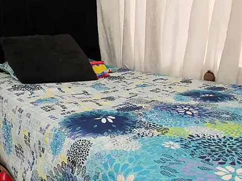 Snapshot of emely_garcia chatting on 10-11-25, 09:13 emely garcia online show from 10-11-25, 09:13