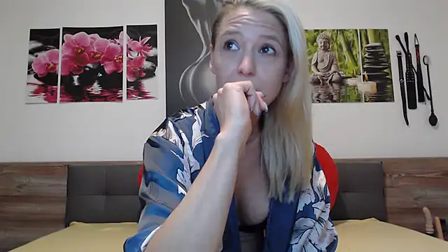 Naschkatze01 online show from 10-19-25, 06:14