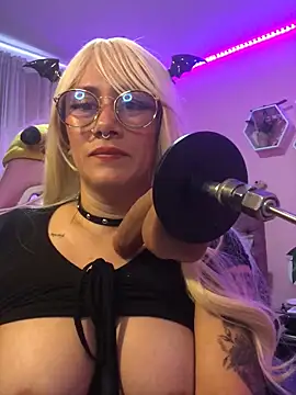 Luna Paris  online show from 02-10-25, 04:04