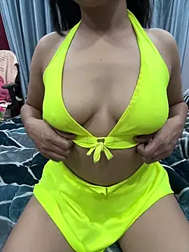 Snapshot of Beautiful_xxo chatting on 12-16-25, 05:18 Beautiful xxo online show from 12-16-25, 05:18