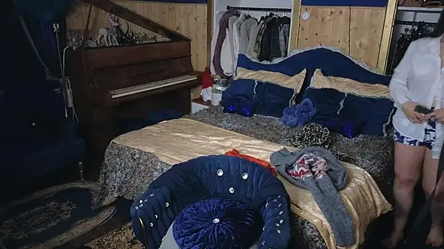 VanessaDoyle online show from 12-15-25, 03:55